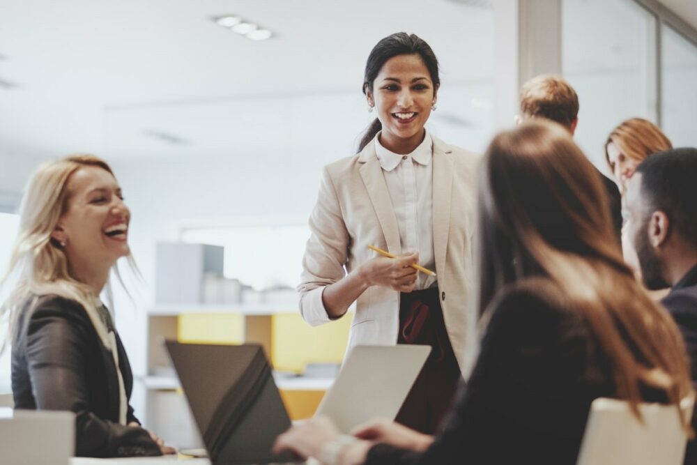 /woman-talking-to-her-colleagues-in-the-office.jpg